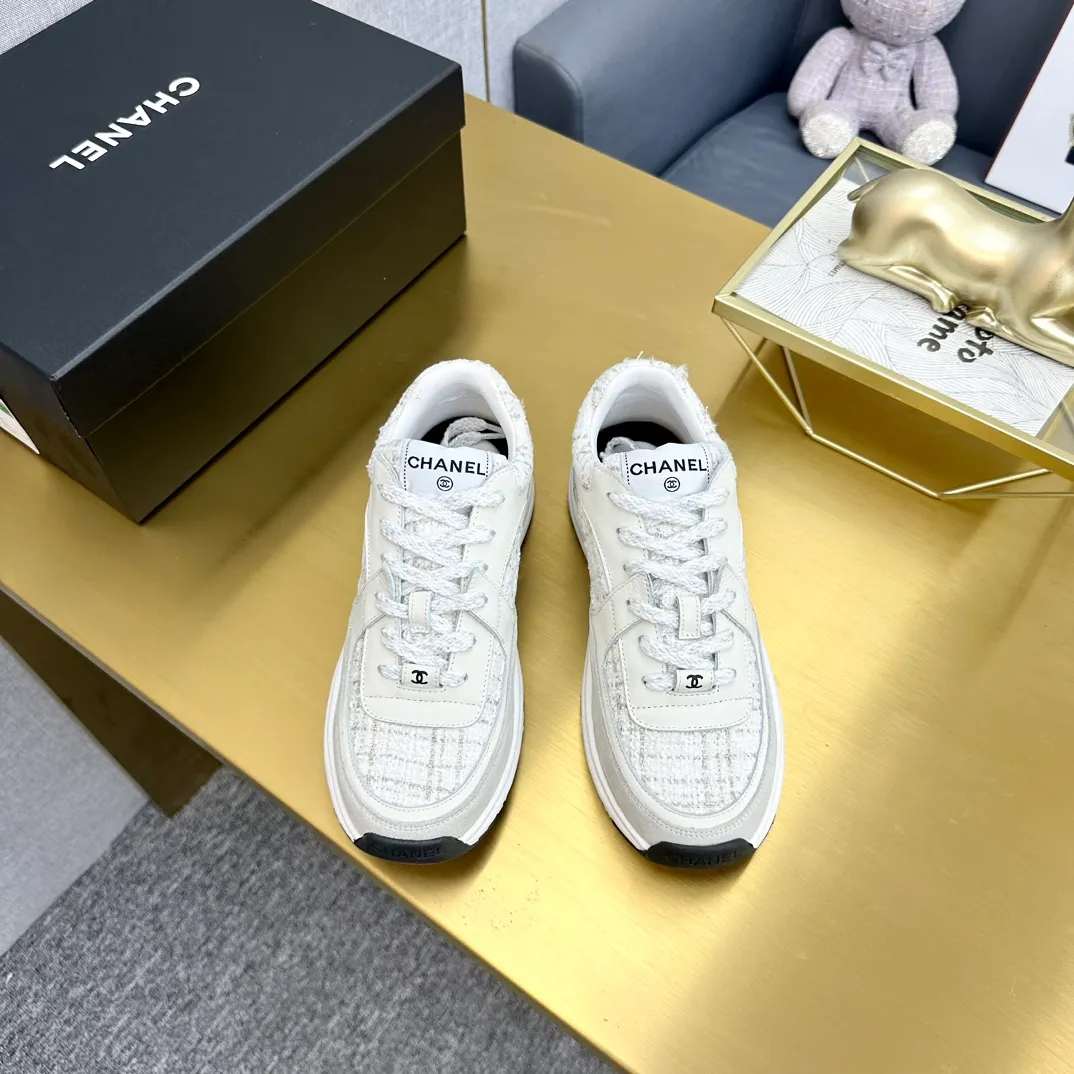 👟👟Ex-factory price 480👟👟 Women's Shoes Women's Clothing Women's Clothing Women's Shoes Women's Clothing Chanel Chanel - 2023 Counter Top Casual Sports Shoes This classic design; the upper is electro-embroidered with a variety of craftsmanship; the outsole is fashionable and sporty; the extraordinary inclusion of a variety of color matching elements... The diversified mix and match is very good-looking and versatile, and can be used for leisure, fashion, sports, and outdoor... ꫛꫀꪝ Go➫Material: ❶Upper is made of: original imported mercerized velvet + double-layer breathable mesh ❷Inside is made of: original imported breathable mesh ❸Outsole is based on: original T👟👟factory price U combination outsole Special counter boutique packaging complete set for women 35–41